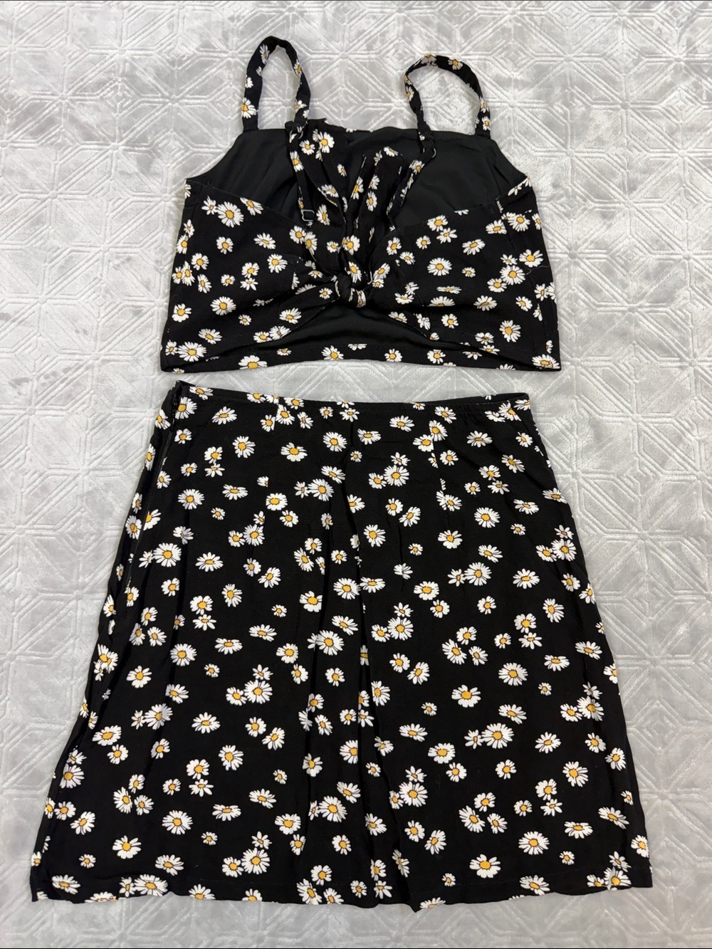 Hollister Black Floral Two-Piece Daisy Set - Picture 4 of 7
